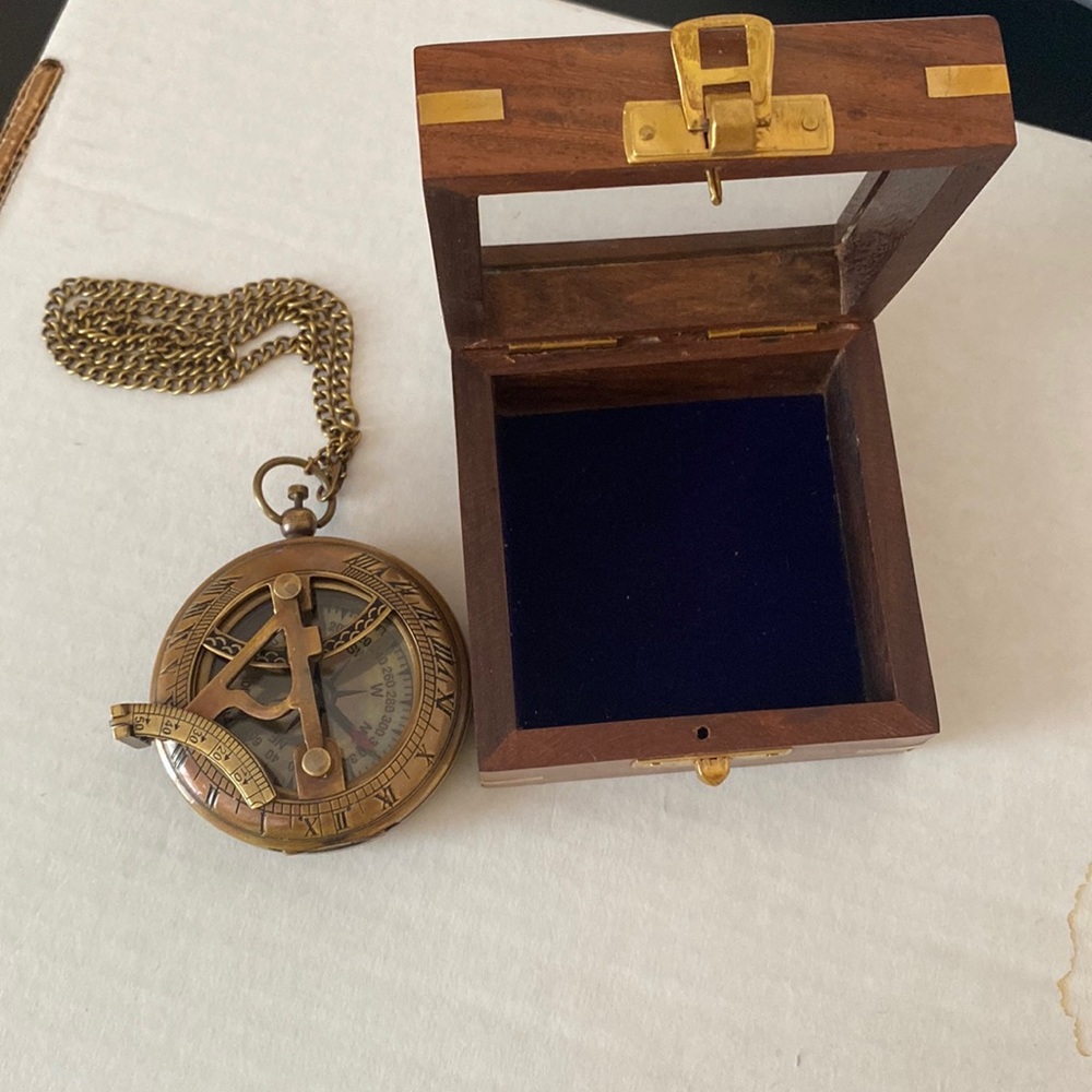 11:04 -  Rustic Brass Compass - Picture 8 of 13